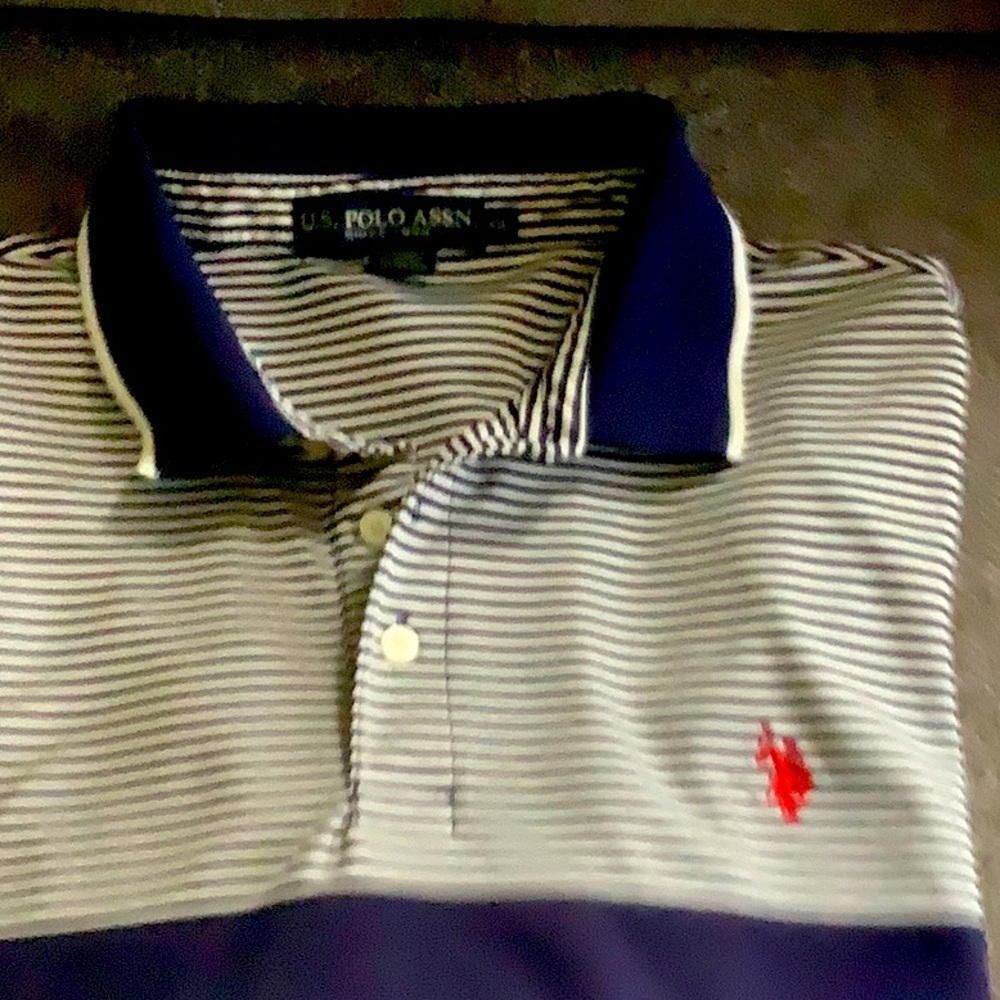 Men’s red whit and blue short sleeve shirts. Size XXL. Perfect condition!